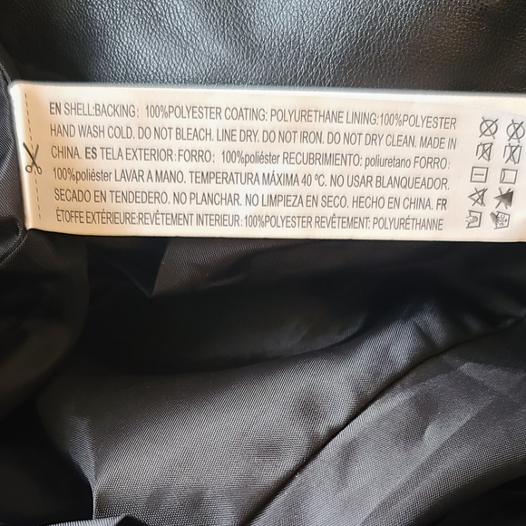 NWOT ☆ Forever 21 Faux Leather Shorts Size XS - Picture 5 of 5